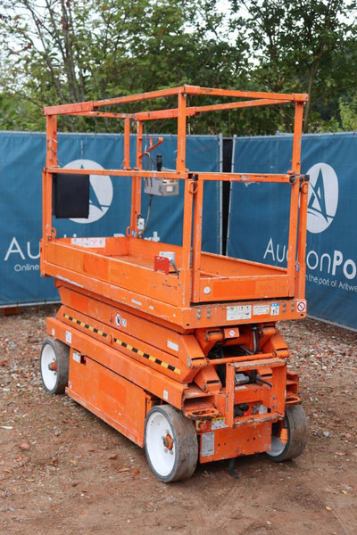 Skyjack SJ3220 - Škarasta podizna platforma: slika Skyjack SJ3220 - Škarasta podizna platforma Skyjack SJ3220 - Škarasta podizna platforma: slika Skyjack SJ3220 - Škarasta podizna platforma