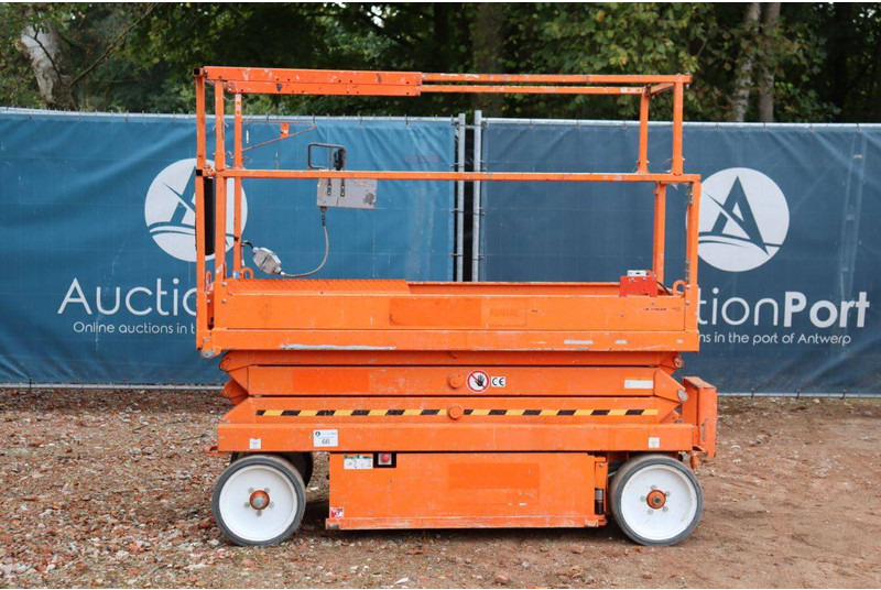 Skyjack SJ3220 - Škarasta podizna platforma: slika Skyjack SJ3220 - Škarasta podizna platforma Skyjack SJ3220 - Škarasta podizna platforma: slika Skyjack SJ3220 - Škarasta podizna platforma