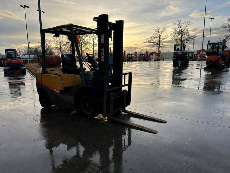 TCM D-FHG25T3 - Plinski viličar: slika TCM D-FHG25T3 - Plinski viličar TCM D-FHG25T3 - Plinski viličar: slika TCM D-FHG25T3 - Plinski viličar