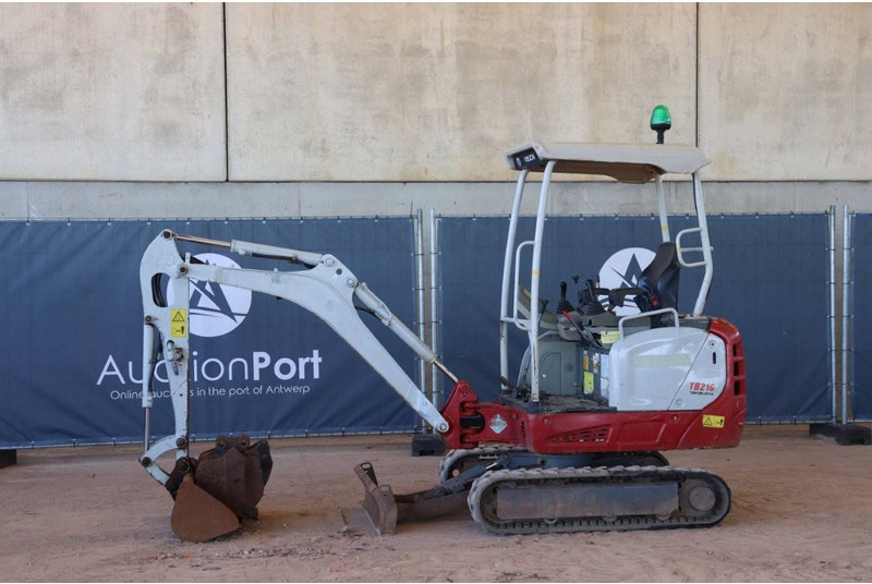 Takeuchi TB216 - Mini bager: slika Takeuchi TB216 - Mini bager Takeuchi TB216 - Mini bager: slika Takeuchi TB216 - Mini bager