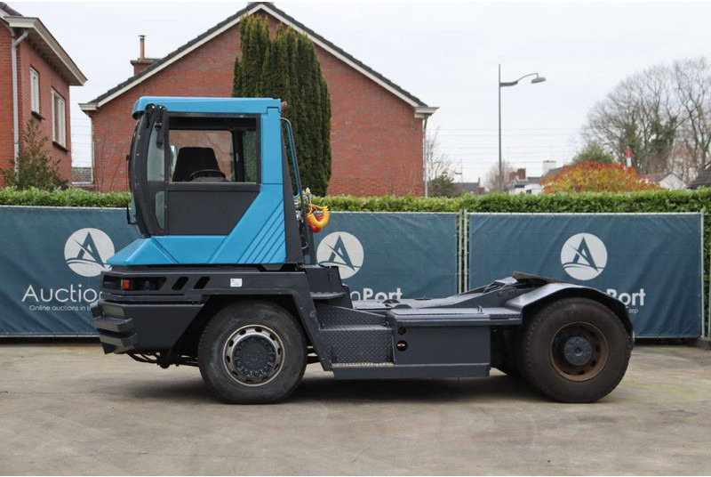 Terberg RT222 - Terminalni traktor: slika Terberg RT222 - Terminalni traktor Terberg RT222 - Terminalni traktor: slika Terberg RT222 - Terminalni traktor