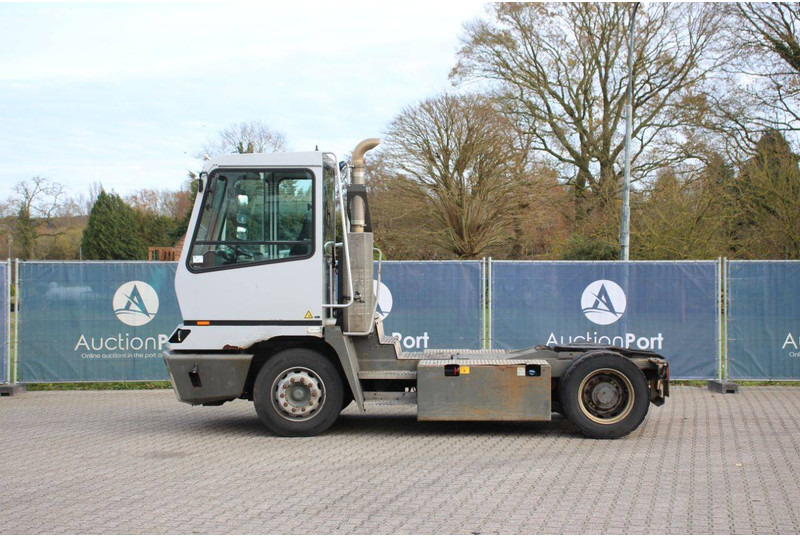 Terberg YT182 - Terminalni traktor: slika Terberg YT182 - Terminalni traktor Terberg YT182 - Terminalni traktor: slika Terberg YT182 - Terminalni traktor