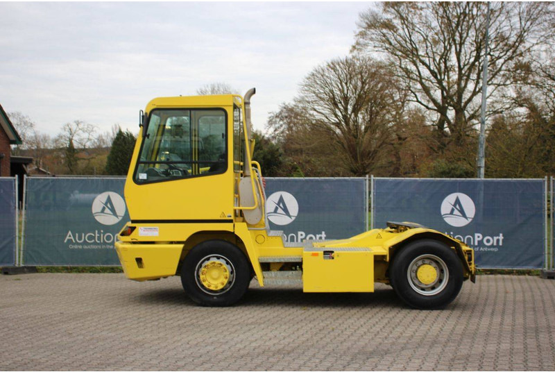 Terberg YT182 - Terminalni traktor: slika Terberg YT182 - Terminalni traktor Terberg YT182 - Terminalni traktor: slika Terberg YT182 - Terminalni traktor