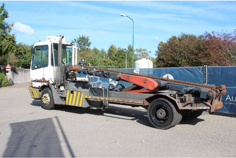 Terberg YT222 - Terminalni traktor: slika Terberg YT222 - Terminalni traktor Terberg YT222 - Terminalni traktor: slika Terberg YT222 - Terminalni traktor