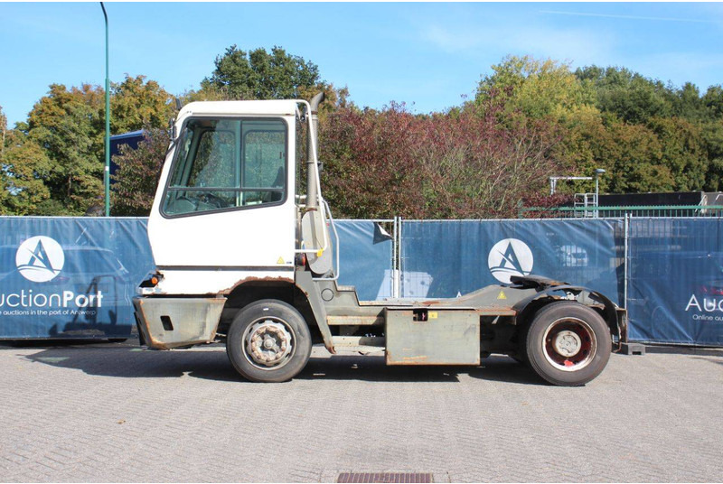 Terberg YT222 - Terminalni traktor: slika Terberg YT222 - Terminalni traktor Terberg YT222 - Terminalni traktor: slika Terberg YT222 - Terminalni traktor