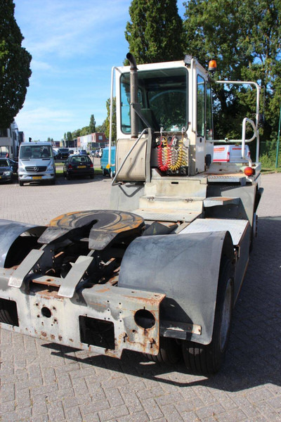 Terberg YT222 - Terminalni traktor: slika Terberg YT222 - Terminalni traktor Terberg YT222 - Terminalni traktor: slika Terberg YT222 - Terminalni traktor