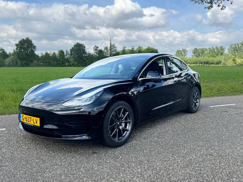 Tesla Model 3 - Limuzina: slika Tesla Model 3 - Limuzina Tesla Model 3 - Limuzina: slika Tesla Model 3 - Limuzina
