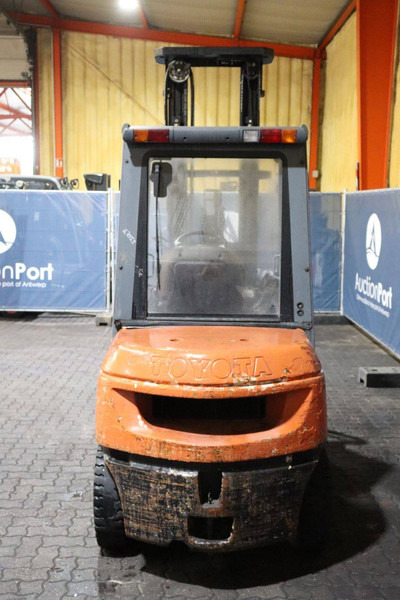 Toyota 02-7FDF30 - Diesel viličar: slika Toyota 02-7FDF30 - Diesel viličar Toyota 02-7FDF30 - Diesel viličar: slika Toyota 02-7FDF30 - Diesel viličar