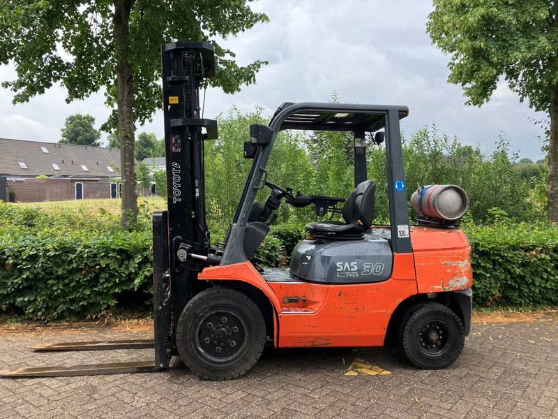 Toyota 02-7FGF30 - Plinski viličar: slika Toyota 02-7FGF30 - Plinski viličar Toyota 02-7FGF30 - Plinski viličar: slika Toyota 02-7FGF30 - Plinski viličar