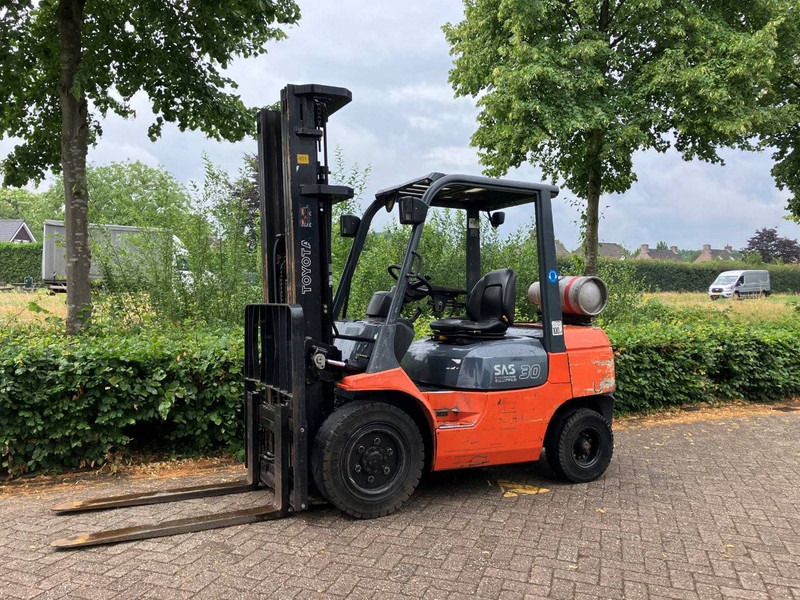 Toyota 02-7FGF30 - Plinski viličar: slika Toyota 02-7FGF30 - Plinski viličar Toyota 02-7FGF30 - Plinski viličar: slika Toyota 02-7FGF30 - Plinski viličar