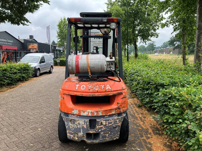 Toyota 02-7FGF30 - Plinski viličar: slika Toyota 02-7FGF30 - Plinski viličar Toyota 02-7FGF30 - Plinski viličar: slika Toyota 02-7FGF30 - Plinski viličar