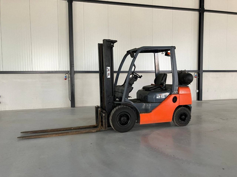 Toyota 02-8FGF25 - Plinski viličar: slika Toyota 02-8FGF25 - Plinski viličar Toyota 02-8FGF25 - Plinski viličar: slika Toyota 02-8FGF25 - Plinski viličar