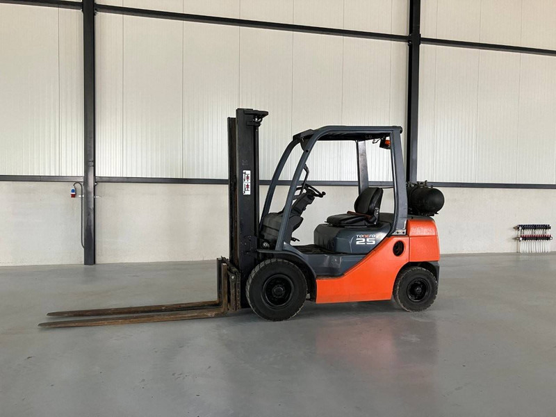 Toyota 02-8FGF25 - Plinski viličar: slika Toyota 02-8FGF25 - Plinski viličar Toyota 02-8FGF25 - Plinski viličar: slika Toyota 02-8FGF25 - Plinski viličar