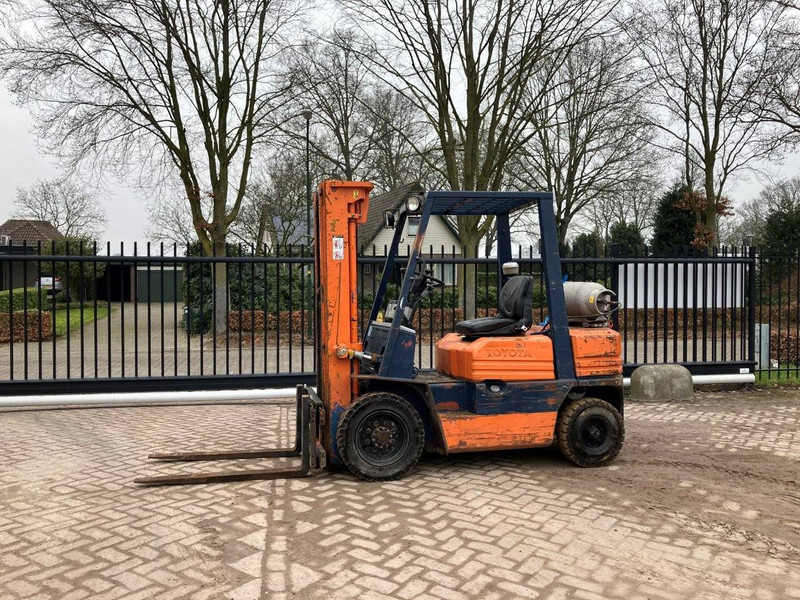 Toyota 42-5FGF 25 - Plinski viličar: slika Toyota 42-5FGF 25 - Plinski viličar Toyota 42-5FGF 25 - Plinski viličar: slika Toyota 42-5FGF 25 - Plinski viličar