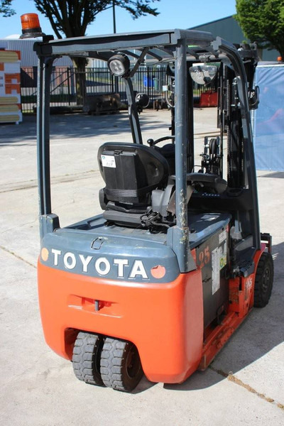 Toyota 8FBE18T - Električni viličar: slika Toyota 8FBE18T - Električni viličar Toyota 8FBE18T - Električni viličar: slika Toyota 8FBE18T - Električni viličar
