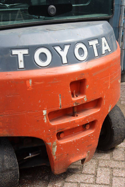 Električni viličar Toyota 8FBMKT25: slika Električni viličar Toyota 8FBMKT25