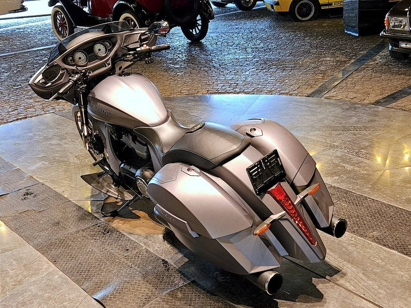 Victory Magnum X-1 - Motocikl: slika Victory Magnum X-1 - Motocikl Victory Magnum X-1 - Motocikl: slika Victory Magnum X-1 - Motocikl