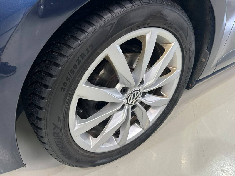 Automobil Volkswagen Golf: slika Automobil Volkswagen Golf