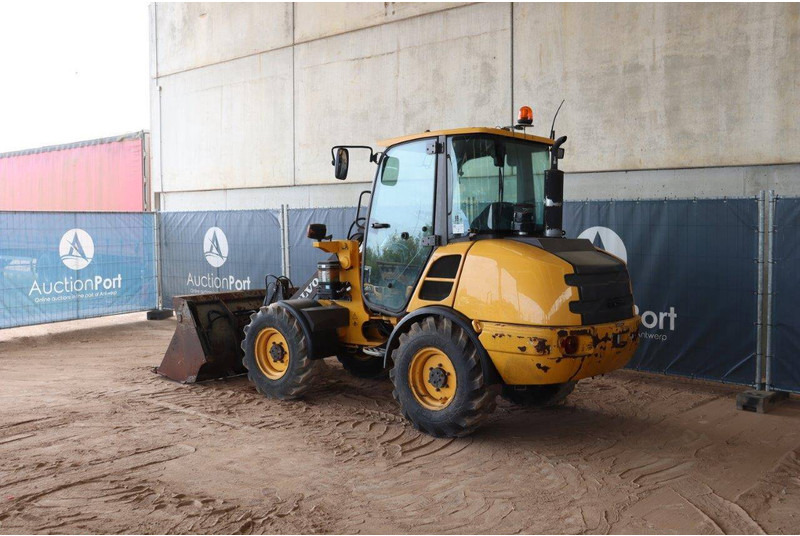 Volvo L25F-P - Utovarivač na kotačima: slika Volvo L25F-P - Utovarivač na kotačima Volvo L25F-P - Utovarivač na kotačima: slika Volvo L25F-P - Utovarivač na kotačima