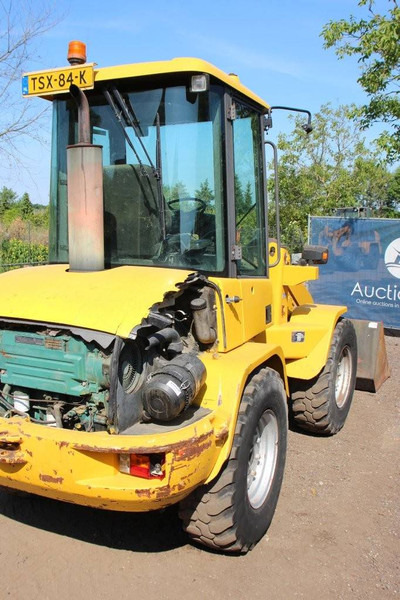 Volvo L30B-Z/X - Utovarivač na kotačima: slika Volvo L30B-Z/X - Utovarivač na kotačima Volvo L30B-Z/X - Utovarivač na kotačima: slika Volvo L30B-Z/X - Utovarivač na kotačima