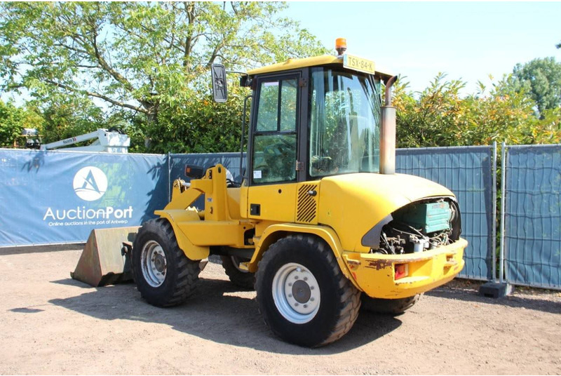 Volvo L30B-Z/X - Utovarivač na kotačima: slika Volvo L30B-Z/X - Utovarivač na kotačima Volvo L30B-Z/X - Utovarivač na kotačima: slika Volvo L30B-Z/X - Utovarivač na kotačima