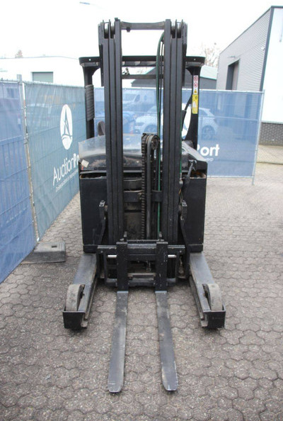 Regalni viličar Yale MR16: slika Regalni viličar Yale MR16