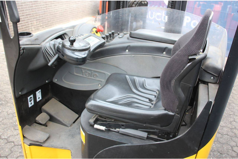 Regalni viličar Yale MR16: slika Regalni viličar Yale MR16