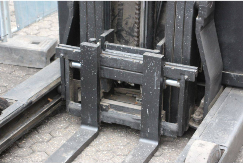 Regalni viličar Yale MR16: slika Regalni viličar Yale MR16