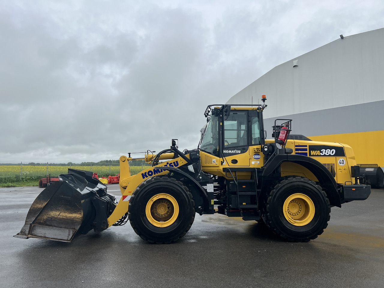 KOMATSU WA 380-8E0 - Utovarivač na kotačima: slika KOMATSU WA 380-8E0 - Utovarivač na kotačima KOMATSU WA 380-8E0 - Utovarivač na kotačima: slika KOMATSU WA 380-8E0 - Utovarivač na kotačima