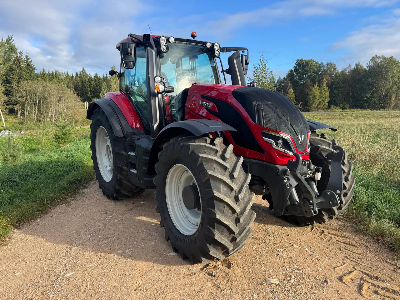 Valtra T255 - Traktor: slika Valtra T255 - Traktor Valtra T255 - Traktor: slika Valtra T255 - Traktor