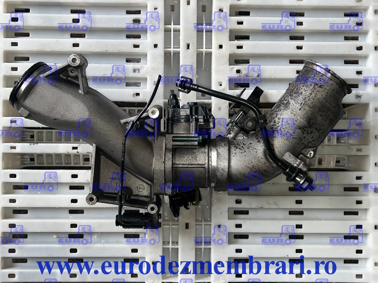 GALERIE ADMISIE + CLAPETA ACCELERATIE MAN TGX D3876 51.09413.7018, 51.09412.0323, 51.09412.0718, 51.26803.0055, 51.25902.0154, 51.25902.0081 - Usisna grana za Kamion: slika GALERIE ADMISIE + CLAPETA ACCELERATIE MAN TGX D3876 51.09413.7018, 51.09412.0323, 51.09412.0718, 51.26803.0055, 51.25902.0154, 51.25902.0081 - Usisna grana za Kamion GALERIE ADMISIE + CLAPETA ACCELERATIE MAN TGX D3876 51.09413.7018, 51.09412.0323, 51.09412.0718, 51.26803.0055, 51.25902.0154, 51.25902.0081 - Usisna grana za Kamion: slika GALERIE ADMISIE + CLAPETA ACCELERATIE MAN TGX D3876 51.09413.7018, 51.09412.0323, 51.09412.0718, 51.26803.0055, 51.25902.0154, 51.25902.0081 - Usisna grana za Kamion