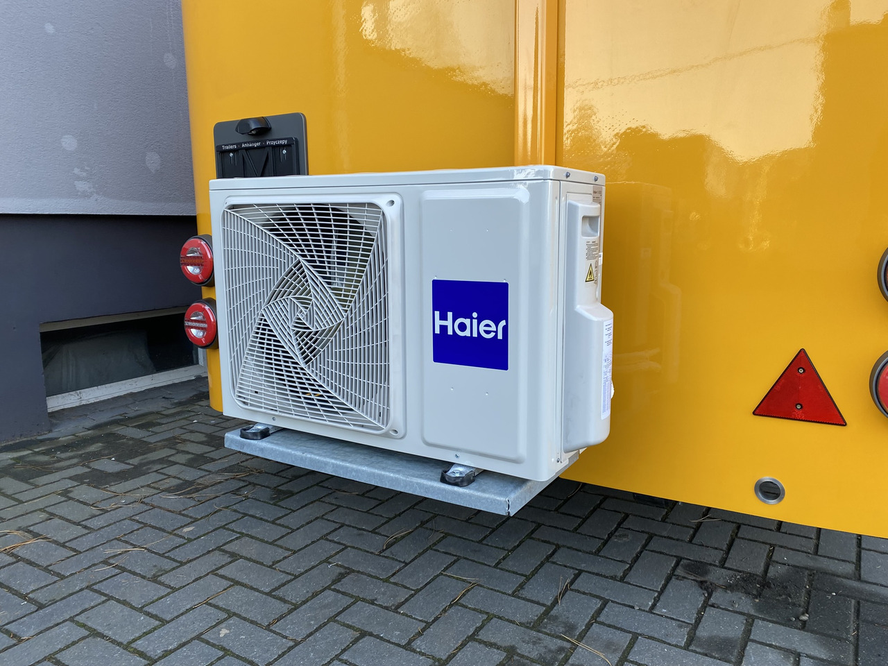 WARK PREMIUM 5m - Prikolica za prodaju brze hrane: slika WARK PREMIUM 5m - Prikolica za prodaju brze hrane WARK PREMIUM 5m - Prikolica za prodaju brze hrane: slika WARK PREMIUM 5m - Prikolica za prodaju brze hrane