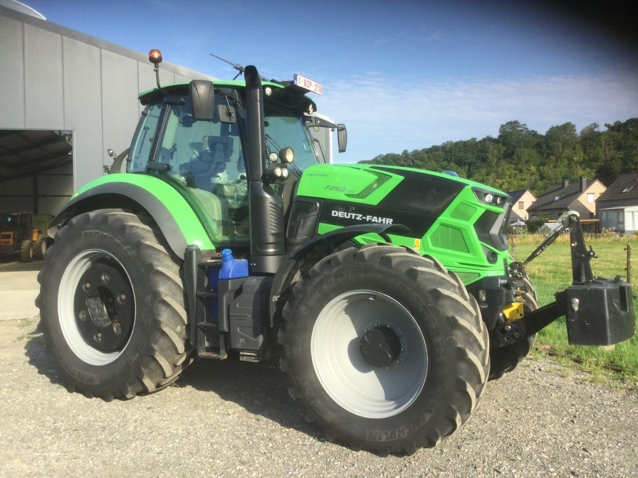 Deutz-Fahr AGROTRON 7250 TTV - Traktor: slika Deutz-Fahr AGROTRON 7250 TTV - Traktor Deutz-Fahr AGROTRON 7250 TTV - Traktor: slika Deutz-Fahr AGROTRON 7250 TTV - Traktor