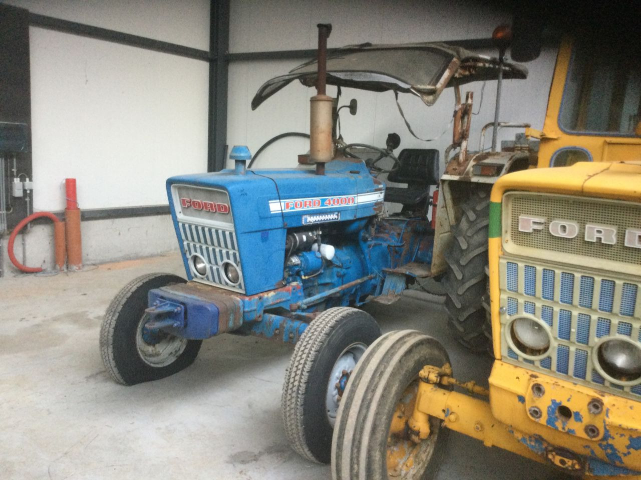 Traktor Ford 4000: slika Traktor Ford 4000