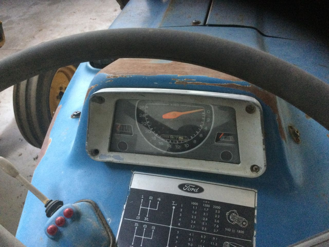 Traktor Ford 4000: slika Traktor Ford 4000