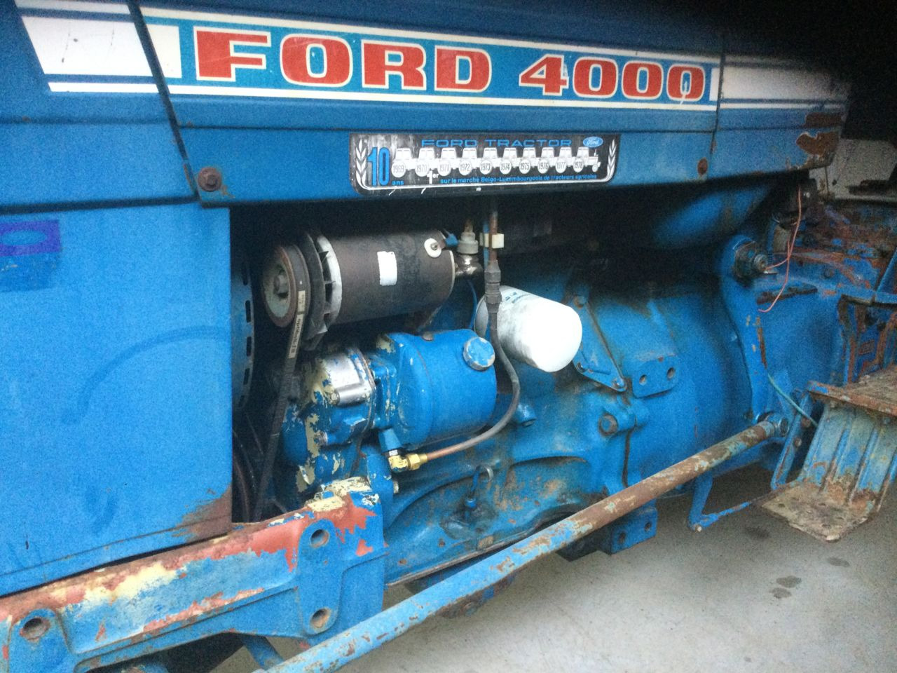 Traktor Ford 4000: slika Traktor Ford 4000