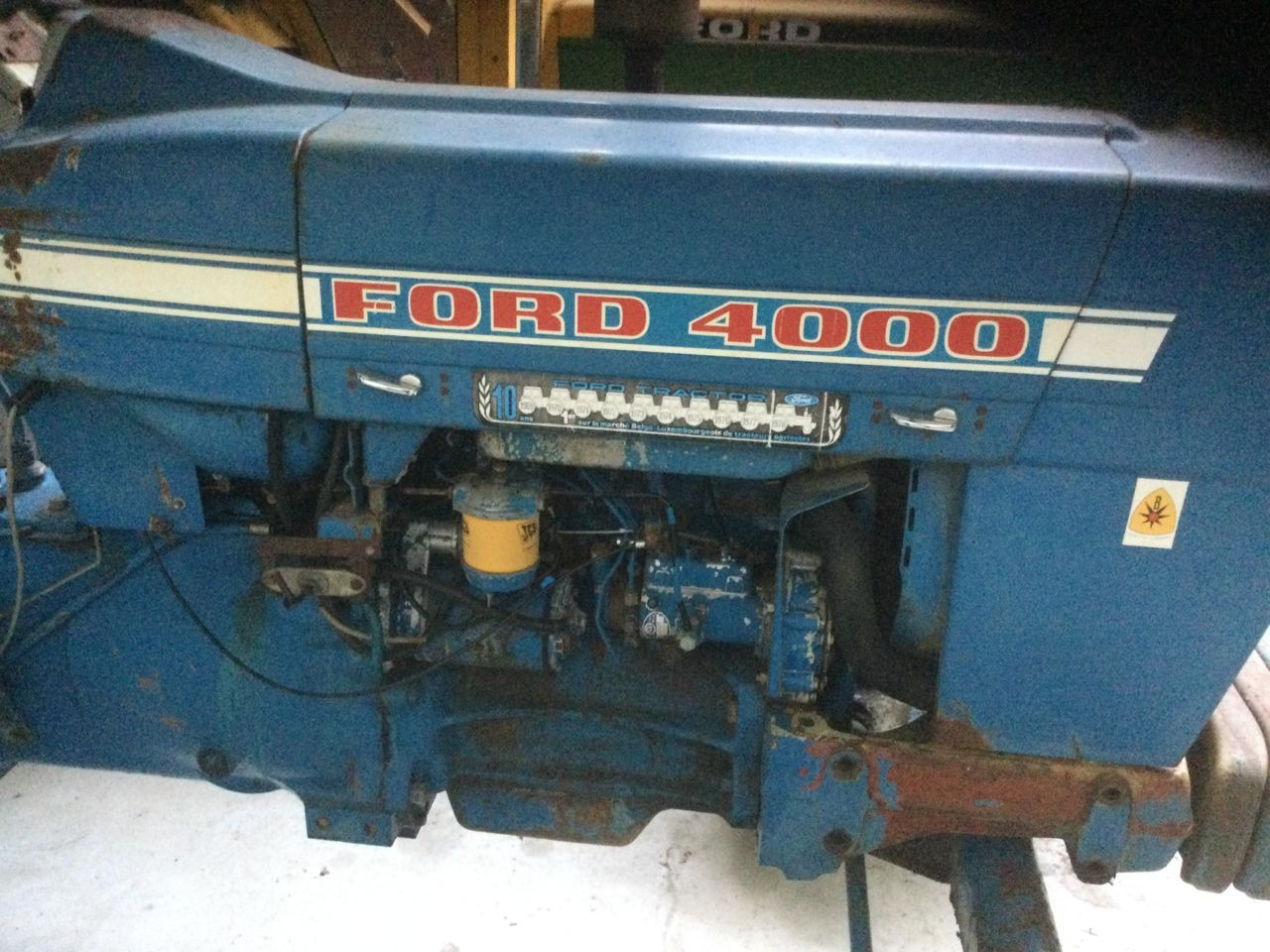 Traktor Ford 4000: slika Traktor Ford 4000