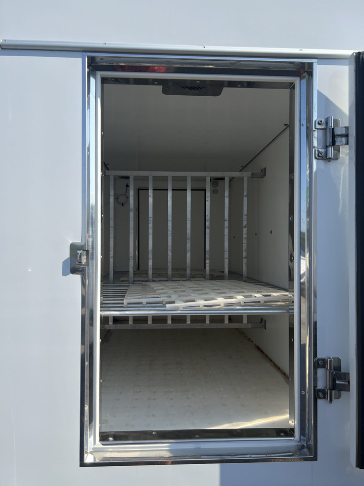 Zakup  FURGON HELADERO 3.5T MERCEDES SPRINTER FURGON HELADERO 3.5T MERCEDES SPRINTER: slika Zakup  FURGON HELADERO 3.5T MERCEDES SPRINTER FURGON HELADERO 3.5T MERCEDES SPRINTER