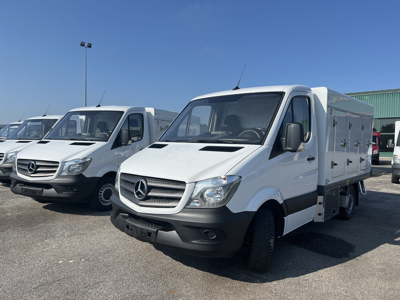 Zakup  FURGON HELADERO 3.5T MERCEDES SPRINTER FURGON HELADERO 3.5T MERCEDES SPRINTER: slika Zakup  FURGON HELADERO 3.5T MERCEDES SPRINTER FURGON HELADERO 3.5T MERCEDES SPRINTER