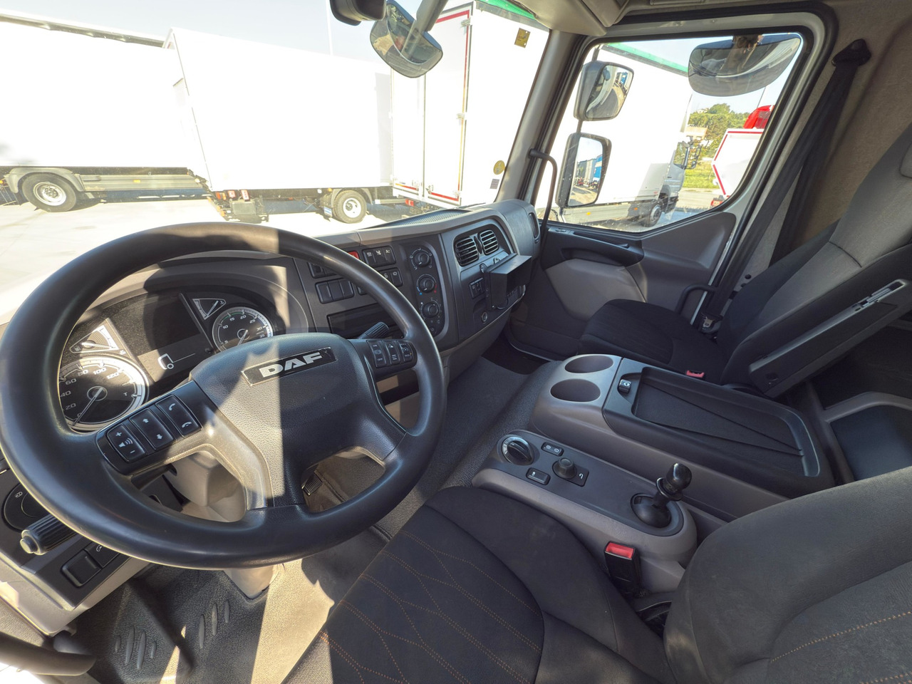 DAF LF 290 FA E6 (VAN) - Kamion sandučar: slika DAF LF 290 FA E6 (VAN) - Kamion sandučar DAF LF 290 FA E6 (VAN) - Kamion sandučar: slika DAF LF 290 FA E6 (VAN) - Kamion sandučar