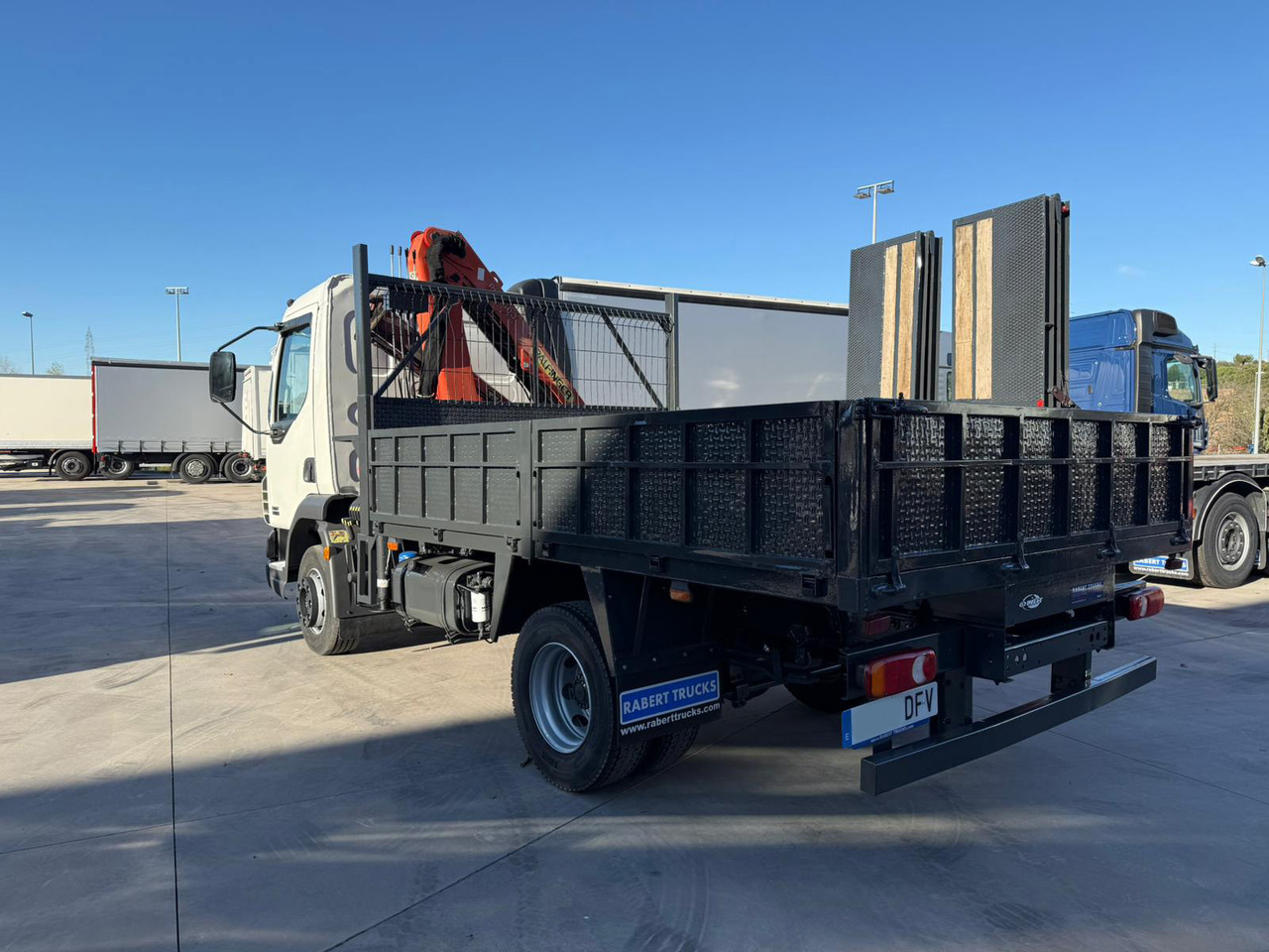 DAF LF FA 45.180 (Platform and Crane) - Kamion s otvorenim sandukom, Kamion s kranom: slika DAF LF FA 45.180 (Platform and Crane) - Kamion s otvorenim sandukom, Kamion s kranom DAF LF FA 45.180 (Platform and Crane) - Kamion s otvorenim sandukom, Kamion s kranom: slika DAF LF FA 45.180 (Platform and Crane) - Kamion s otvorenim sandukom, Kamion s kranom