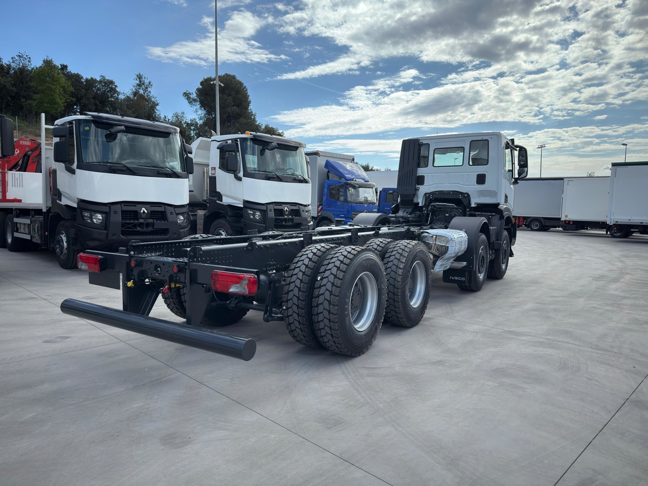 IVECO AD410T50 T-WAY 8x4 E6 (Chassis) - Kamion-šasija: slika IVECO AD410T50 T-WAY 8x4 E6 (Chassis) - Kamion-šasija IVECO AD410T50 T-WAY 8x4 E6 (Chassis) - Kamion-šasija: slika IVECO AD410T50 T-WAY 8x4 E6 (Chassis) - Kamion-šasija