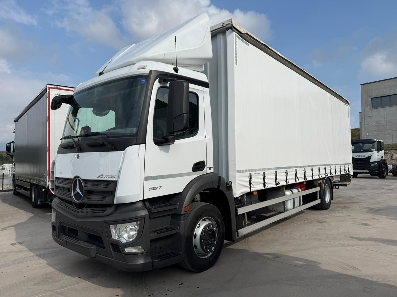 MERCEDES BENZ 18.27 Antos E6 (Tauliner) - Kamion s ceradom: slika MERCEDES BENZ 18.27 Antos E6 (Tauliner) - Kamion s ceradom MERCEDES BENZ 18.27 Antos E6 (Tauliner) - Kamion s ceradom: slika MERCEDES BENZ 18.27 Antos E6 (Tauliner) - Kamion s ceradom