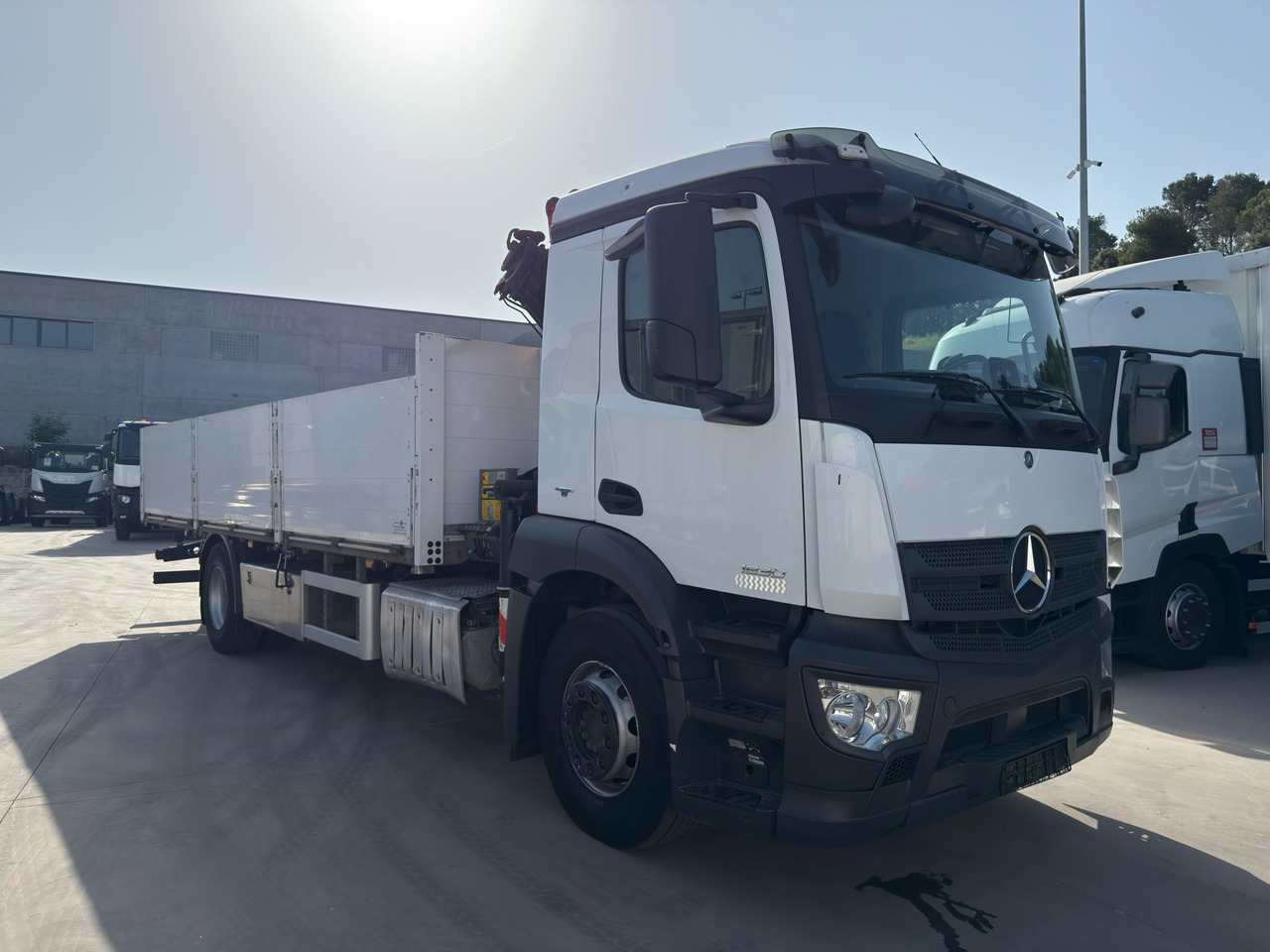 MERCEDES BENZ 18.30 Antos E6 (Platform and Grave) - Kamion s otvorenim sandukom, Kamion s kranom: slika MERCEDES BENZ 18.30 Antos E6 (Platform and Grave) - Kamion s otvorenim sandukom, Kamion s kranom MERCEDES BENZ 18.30 Antos E6 (Platform and Grave) - Kamion s otvorenim sandukom, Kamion s kranom: slika MERCEDES BENZ 18.30 Antos E6 (Platform and Grave) - Kamion s otvorenim sandukom, Kamion s kranom