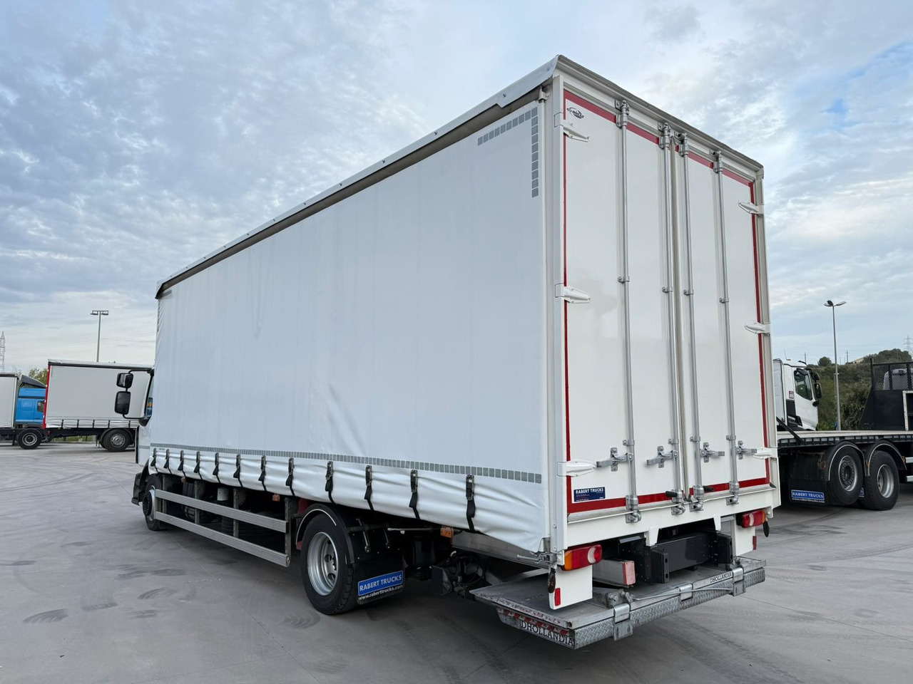 RENAULT D12.240 E6 (Tauliner) - Kamion s ceradom: slika RENAULT D12.240 E6 (Tauliner) - Kamion s ceradom RENAULT D12.240 E6 (Tauliner) - Kamion s ceradom: slika RENAULT D12.240 E6 (Tauliner) - Kamion s ceradom