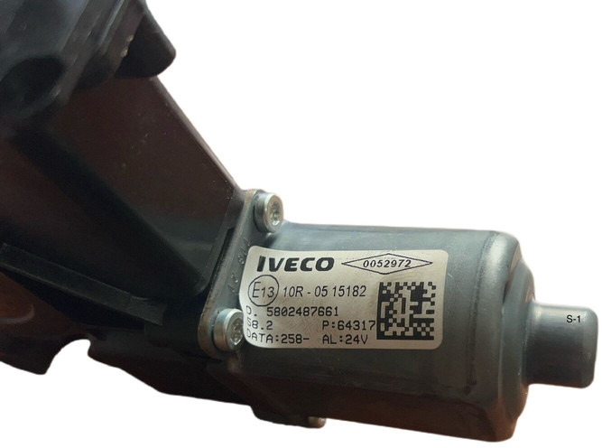 Iveco S-WAY - Brisač: slika Iveco S-WAY - Brisač Iveco S-WAY - Brisač: slika Iveco S-WAY - Brisač