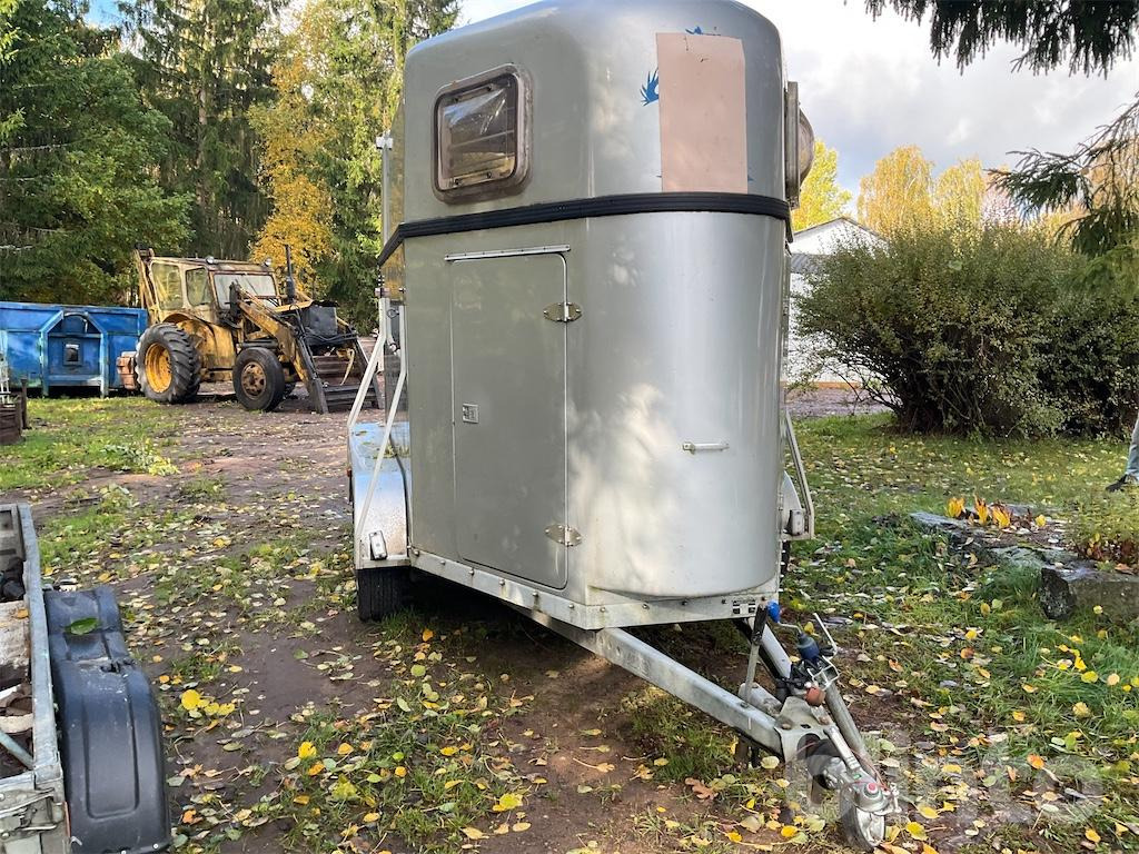 ALF TA1700 - Prikolica za konje: slika  ALF TA1700 - Prikolica za konje ALF TA1700 - Prikolica za konje: slika  ALF TA1700 - Prikolica za konje