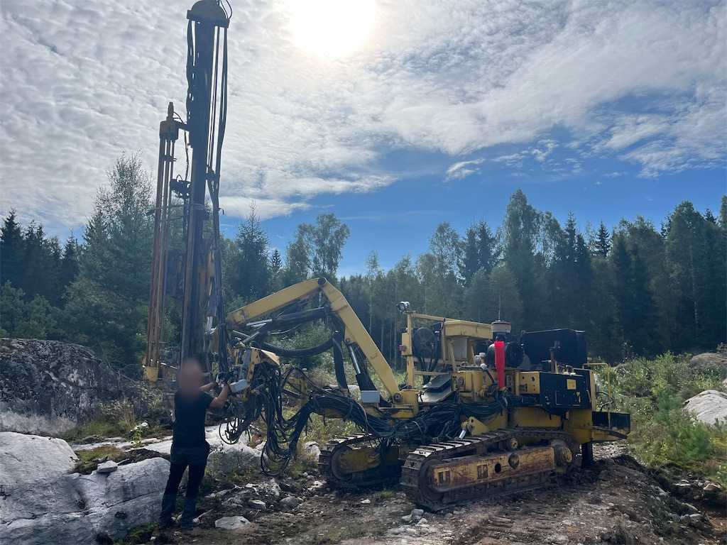 Atlas Copco 748HC - Platforma za bušenje: slika Atlas Copco 748HC - Platforma za bušenje Atlas Copco 748HC - Platforma za bušenje: slika Atlas Copco 748HC - Platforma za bušenje