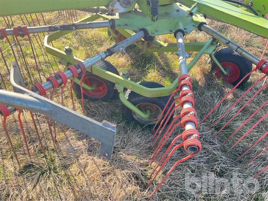 Claas Liner Twin 1550 - Prevrtač sijena/ Grabulje: slika Claas Liner Twin 1550 - Prevrtač sijena/ Grabulje Claas Liner Twin 1550 - Prevrtač sijena/ Grabulje: slika Claas Liner Twin 1550 - Prevrtač sijena/ Grabulje