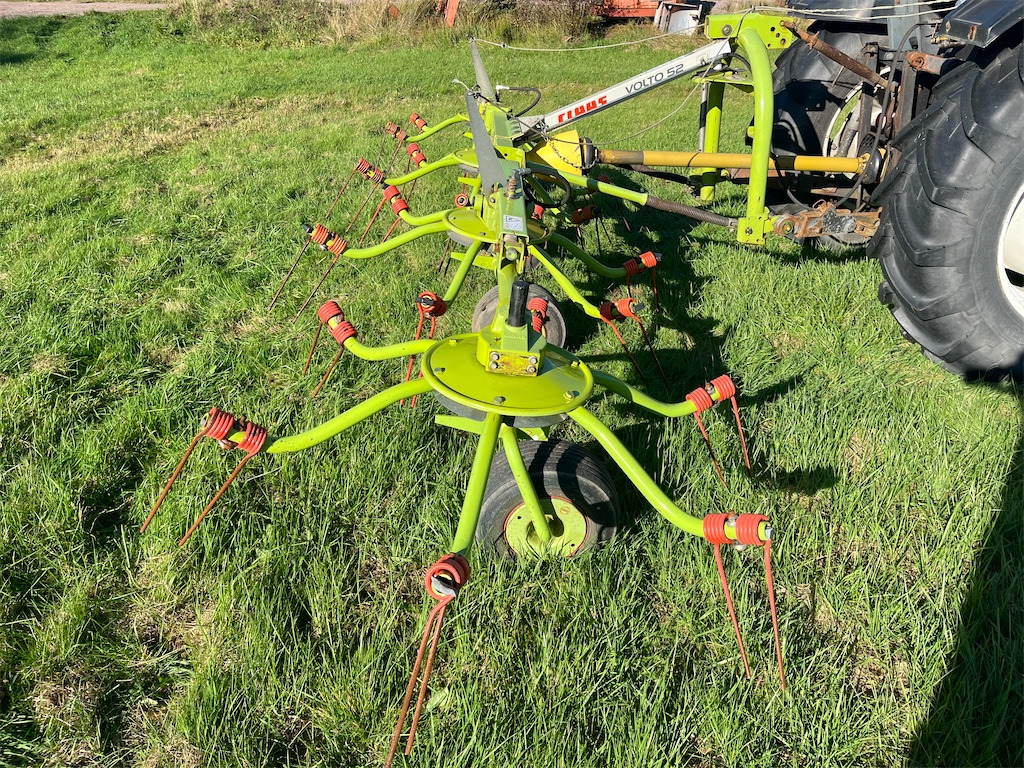 Claas Volto 52 - Prevrtač sijena/ Grabulje: slika Claas Volto 52 - Prevrtač sijena/ Grabulje Claas Volto 52 - Prevrtač sijena/ Grabulje: slika Claas Volto 52 - Prevrtač sijena/ Grabulje